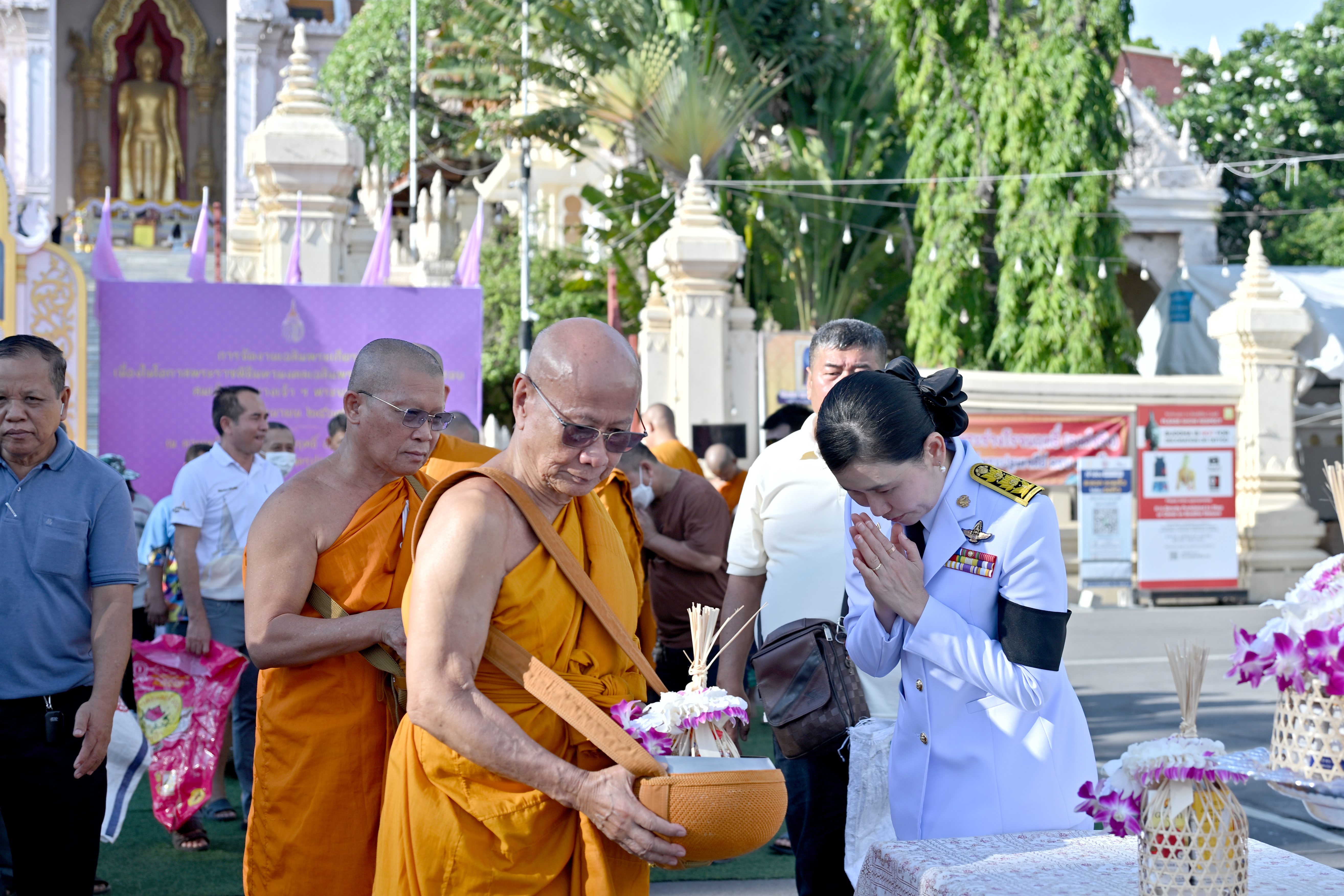 title - ส.ป.ก.นครปฐม เข้าร่วมพิธีเจริญพระพุทธมนต์ และทำบุญตักบาตร ถวายพระราชกุศลแด่ สมเด็จพระนางเจ้าฯ พระบรมราชินี เนื่องในโอกาสพระราชพิธีมหามงคลเฉลิมพระชนมพรรษา 4 รอบ 3 มิถุนายน 2569